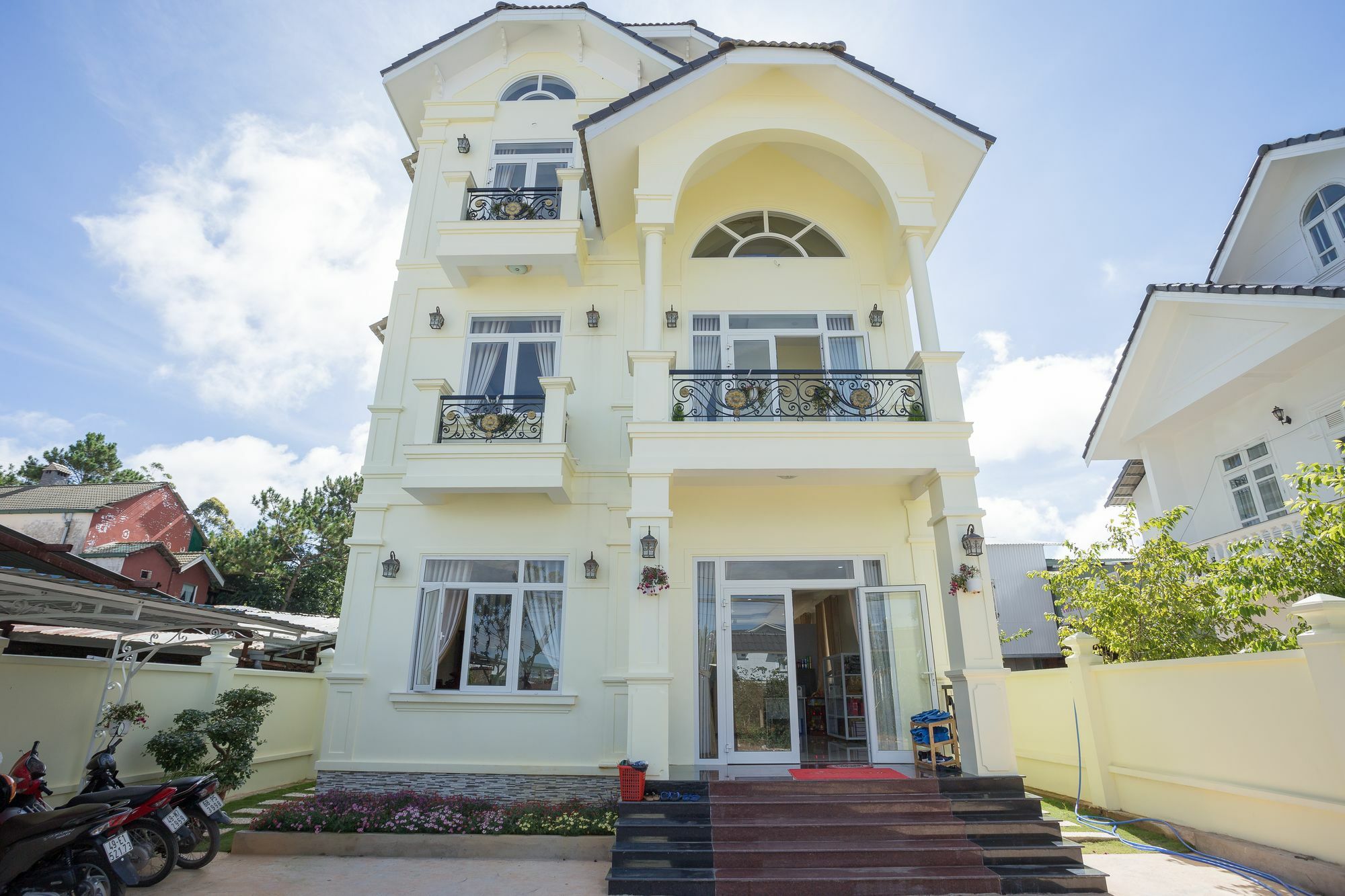 Apartamento Biet Thu Du Lich Atiso Dalat Exterior foto